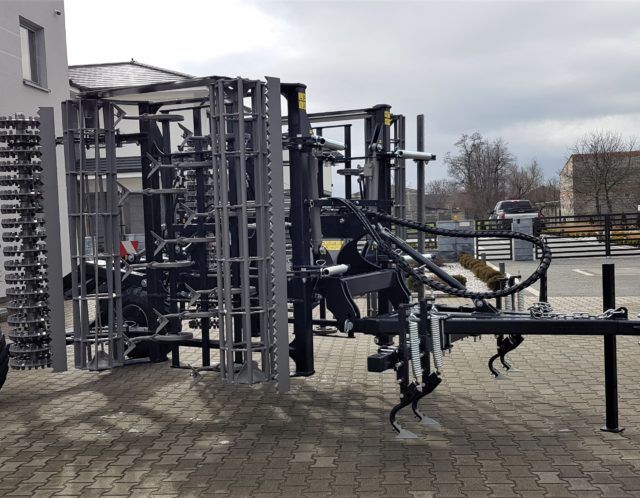 Augsnes apstrādes agregāts AGRO-TOM UPH 4.0 (10))